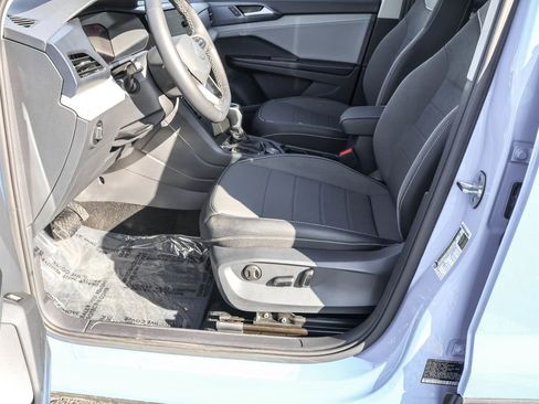 Used 2024 Volkswagen Taos SE image 17