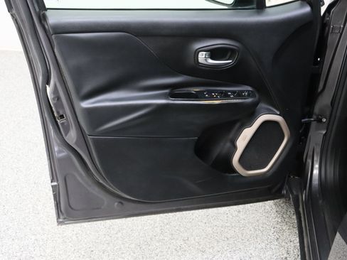Used 2016 Jeep Renegade Limited FWD image 12
