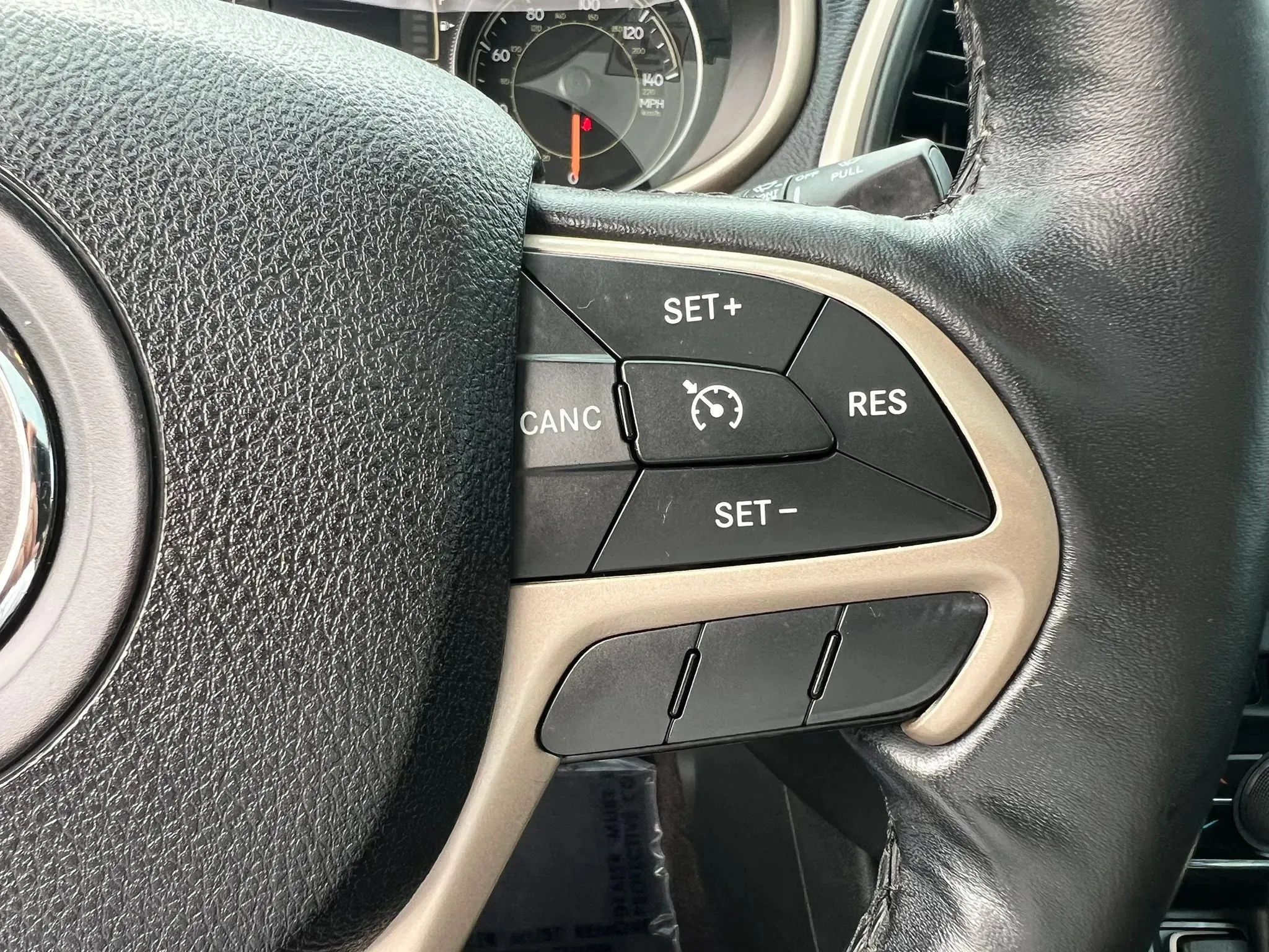 Used 2016 Jeep Cherokee Latitude w/ Comfort/Convenience Group AWD/4WD image 22