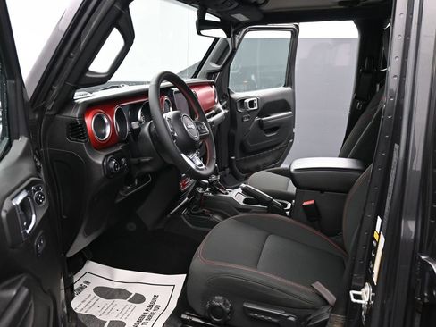 Used 2023 Jeep Gladiator Rubicon w/ Cold Weather Group image 17