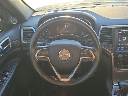 Used 2018 Jeep Grand Cherokee Altitude RWD image 13