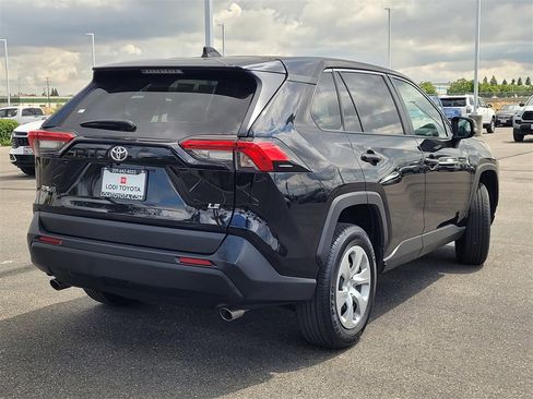 Used 2022 Toyota RAV4 LE image 4