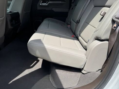 Certified 2022 Chevrolet Silverado 1500 LT w/ Leather Package AWD/4WD image 7