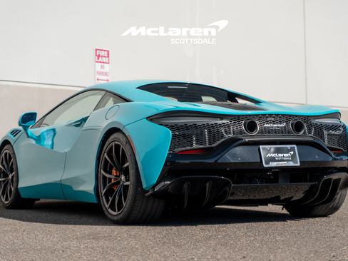 Used 2024 McLaren Artura image 5