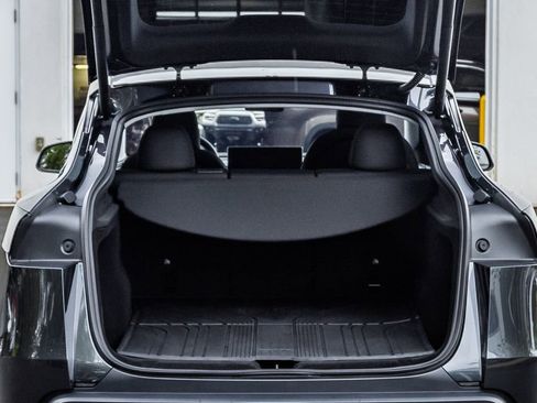 Used 2026 Tesla Model Y AWD image 19