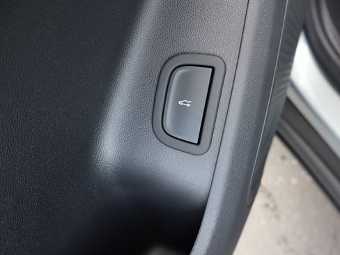 New 2026 Chevrolet Traverse LT w/ Driver Confidence Package image 18