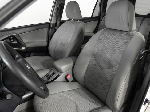 Used 2009 Toyota RAV4 AWD image 16