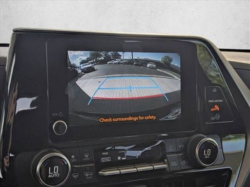Used 2024 Toyota Highlander LE image 13