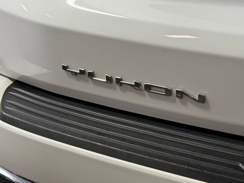 Used 2024 GMC Yukon AT4 w/ AT4 Premium Plus Package AWD/4WD image 11