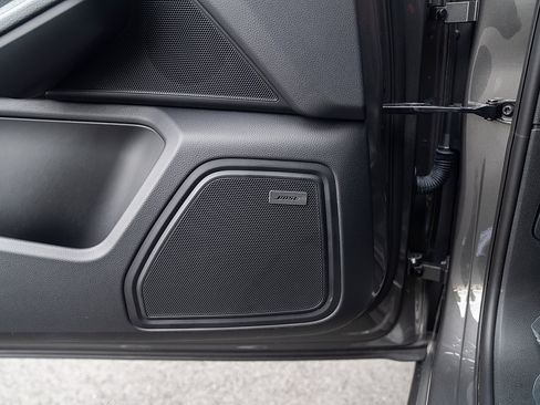 Certified 2018 Porsche Macan AWD/4WD image 19
