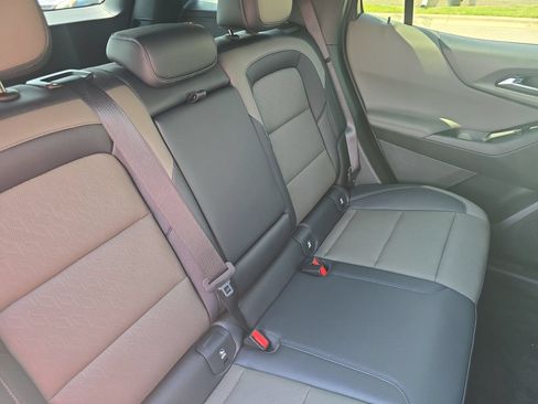 Used 2026 Chevrolet Equinox LT w/ Convenience Package II FWD image 11