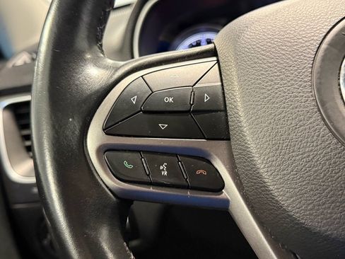 Used 2019 Jeep Cherokee Latitude Plus image 23