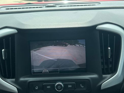 Used 2024 GMC Terrain SLE w/ Driver Convenience Package FWD image 30