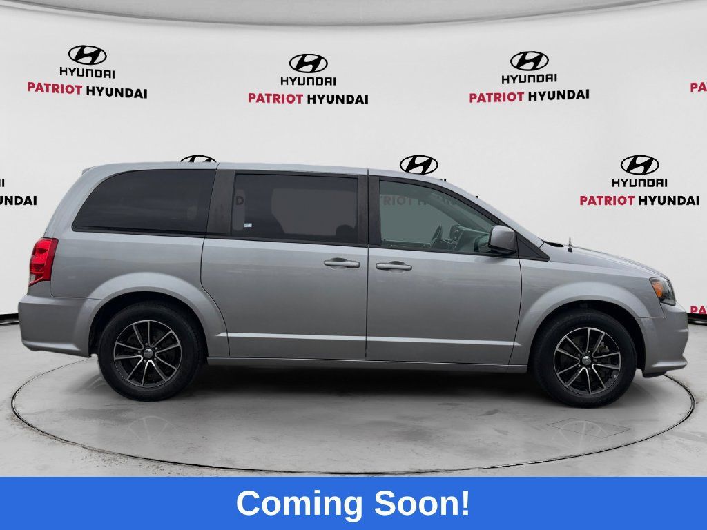Used 2018 Dodge Grand Caravan SE FWD image 2