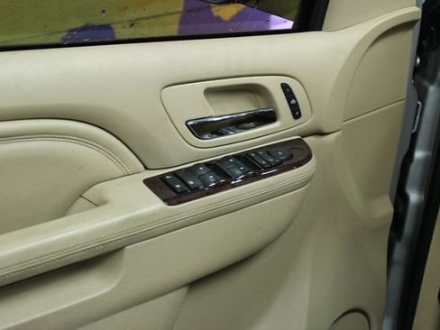 Used 2013 Cadillac Escalade Premium image 13