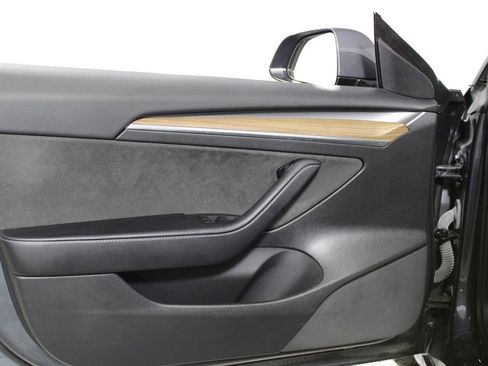 Used 2023 Tesla Model 3 Performance image 7