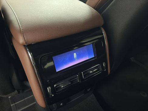 Used 2025 Lincoln Aviator Reserve w/ Equipment Group 201A image 15