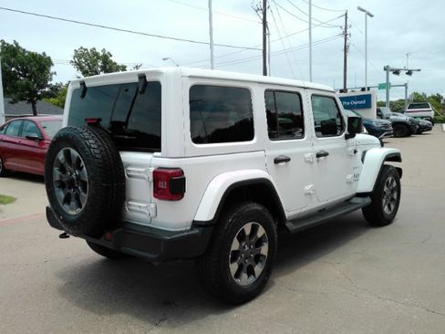 Used 2019 Jeep Wrangler Unlimited Sahara AWD/4WD image 6