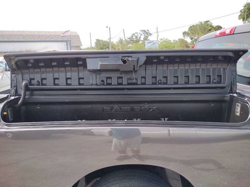 Used 2017 RAM 1500 Express image 12