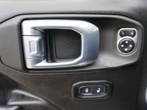 Used 2021 Jeep Wrangler Sport S image 9