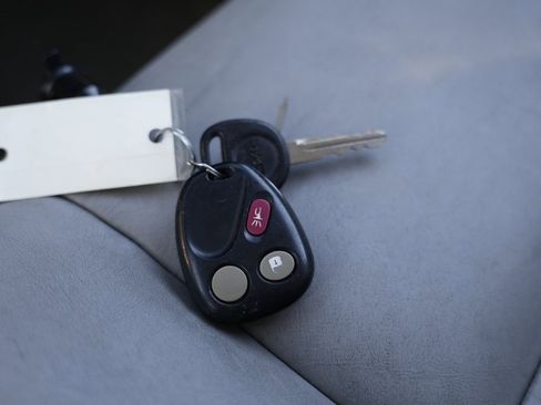 Used 2009 GMC Envoy Denali w/ Sun And 6-Disc Cd Package image 51