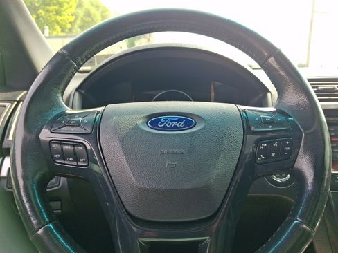 Used 2016 Ford Explorer XLT w/ Equipment Group 202A AWD/4WD image 21