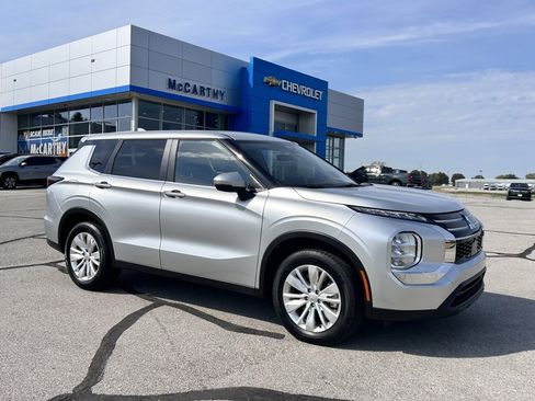 Used 2025 Mitsubishi Outlander ES image 1