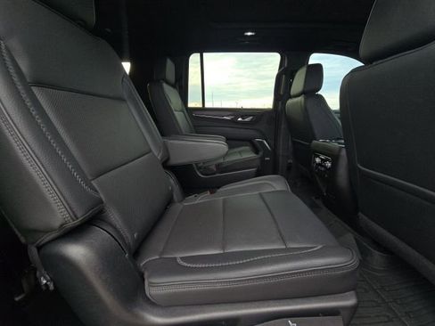 Used 2022 GMC Yukon XL Denali image 16