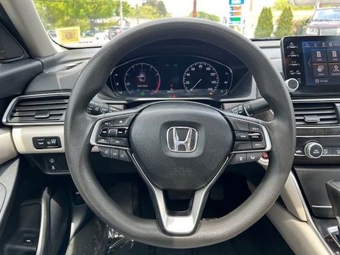 Used 2018 Honda Accord EX image 11