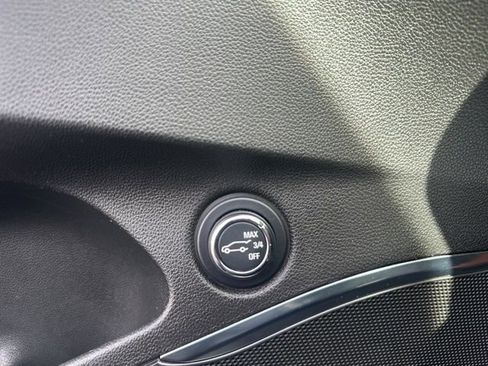 Used 2024 Buick Enclave Premium image 31