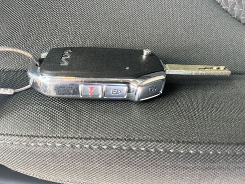 Used 2025 Kia Sportage LX image 18