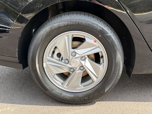 New 2026 Hyundai Elantra SE FWD image 19
