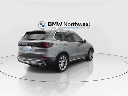 Used 2024 BMW X5 xDrive40i w/ Parking Assistance Package AWD/4WD image 3