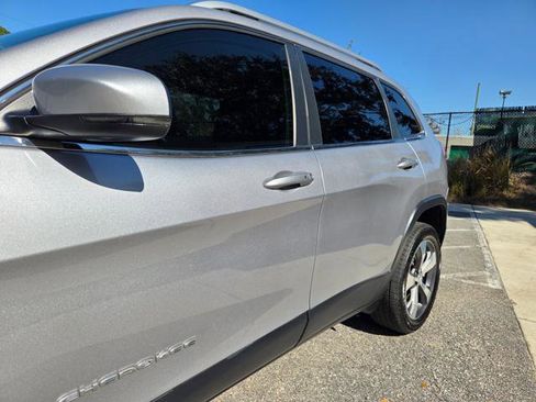 Used 2019 Jeep Cherokee Limited image 13