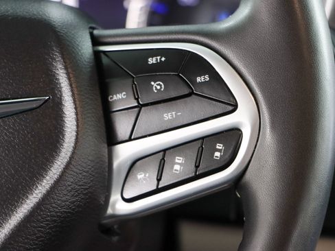 Used 2023 Chrysler Pacifica Touring-L FWD image 14