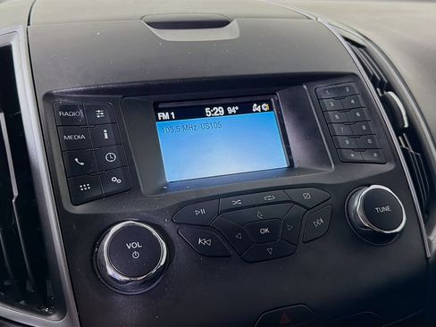Used 2019 Ford Edge SE FWD image 17