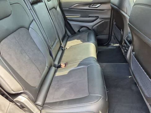 Used 2024 Jeep Grand Cherokee Altitude AWD/4WD image 21