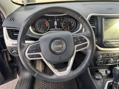 Used 2017 Jeep Cherokee Trailhawk w/ Comfort/Convenience Group AWD/4WD image 13