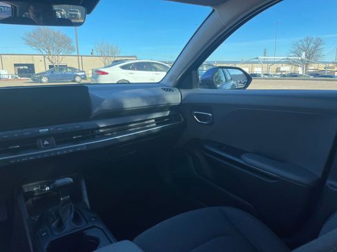 Used 2025 Kia K4 LXS image 38