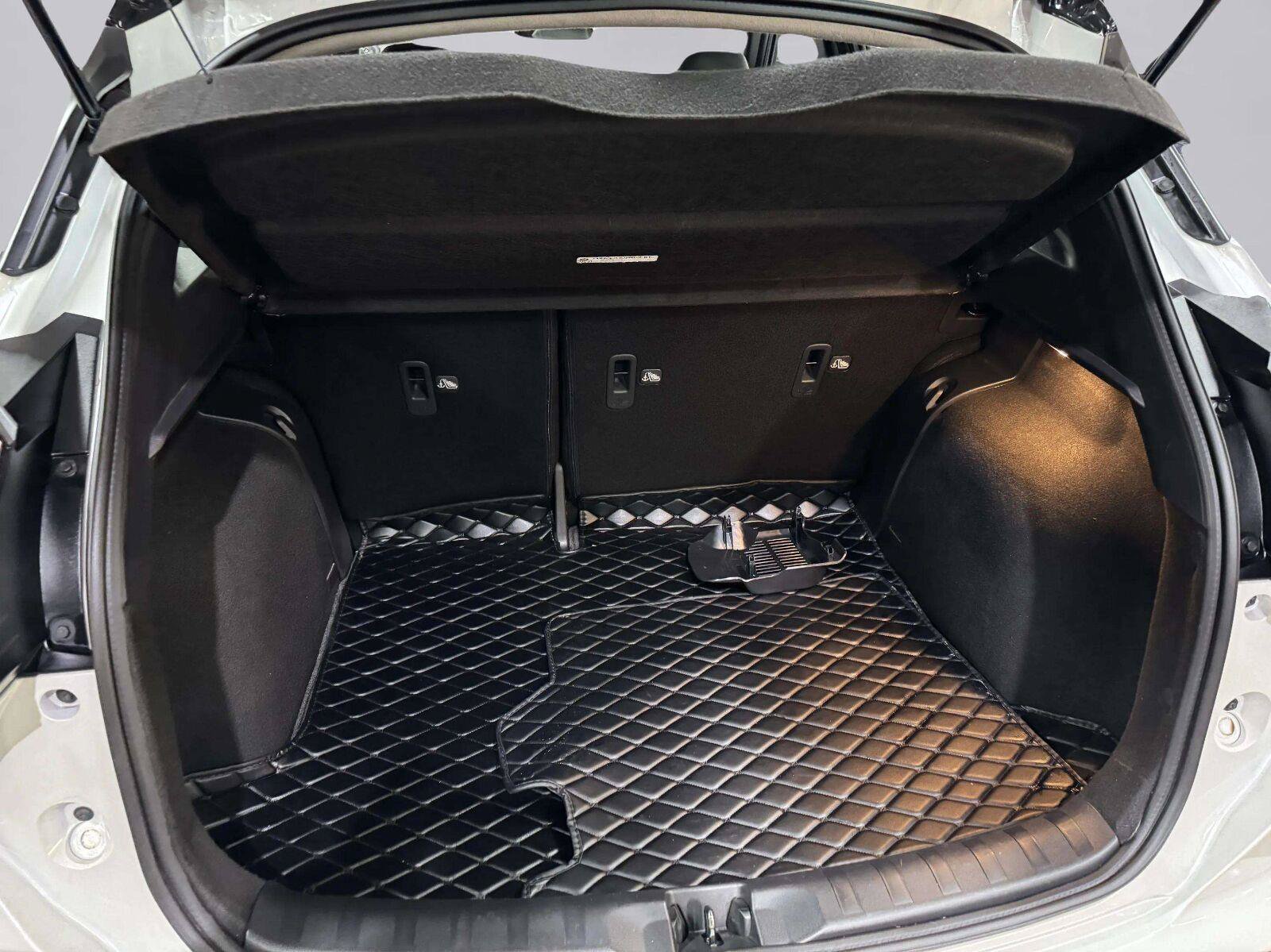 Used 2023 Nissan Kicks SR w/ SR Premium Package FWD image 44