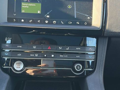 Used 2020 Jaguar F-PACE Prestige image 17