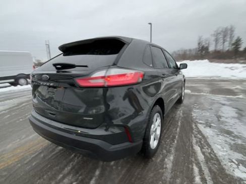 Certified 2022 Ford Edge SE image 9