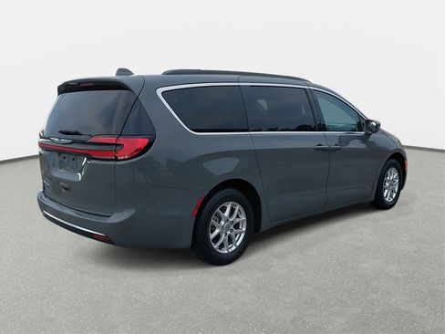 Used 2022 Chrysler Pacifica Touring-L image 5