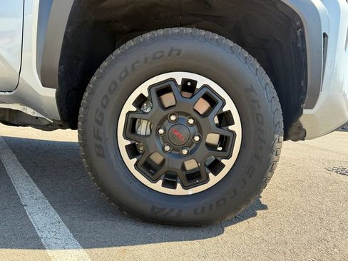 Used 2024 Toyota Tacoma TRD Off-Road w/ TRD Off Road Upgrade Package AWD/4WD image 37