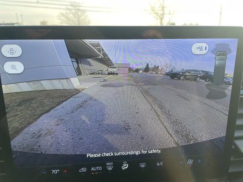 Used 2023 Ford Transit 350 XLT image 31