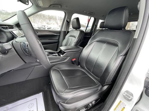 Used 2023 Jeep Grand Cherokee Limited AWD/4WD image 11