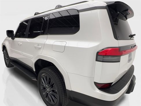 Used 2025 Lexus GX 550 w/ Accessory Package (2T) image 10