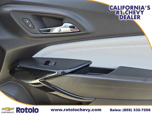 Used 2025 Chevrolet Trax LT w/ LPO, Blackout Package FWD image 10