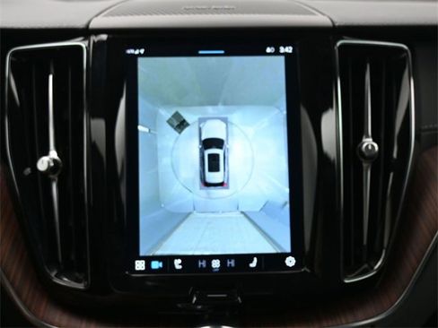 Used 2023 Volvo XC60 B6 Ultimate w/ Protection Package Premier image 22