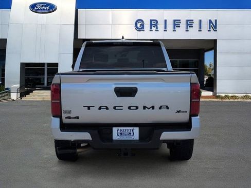 Used 2025 Toyota Tacoma SR5 AWD/4WD image 8